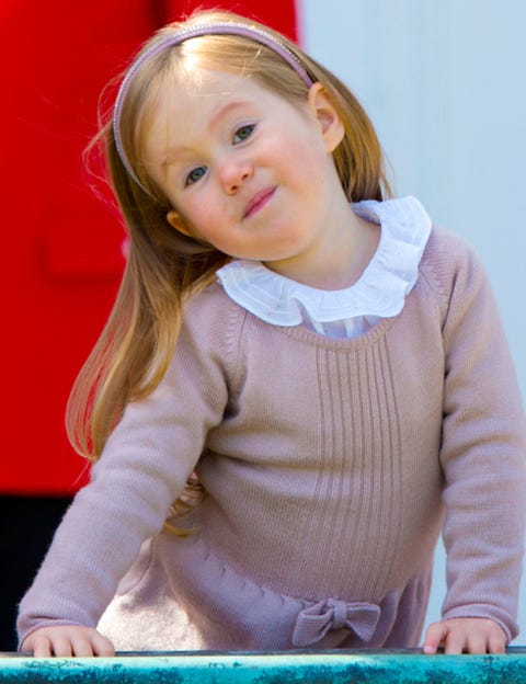Sleeve, Baby & toddler clothing, Sweater, Sitting, Blond, Toddler, Child model, Brown hair, Woolen, Wool, 