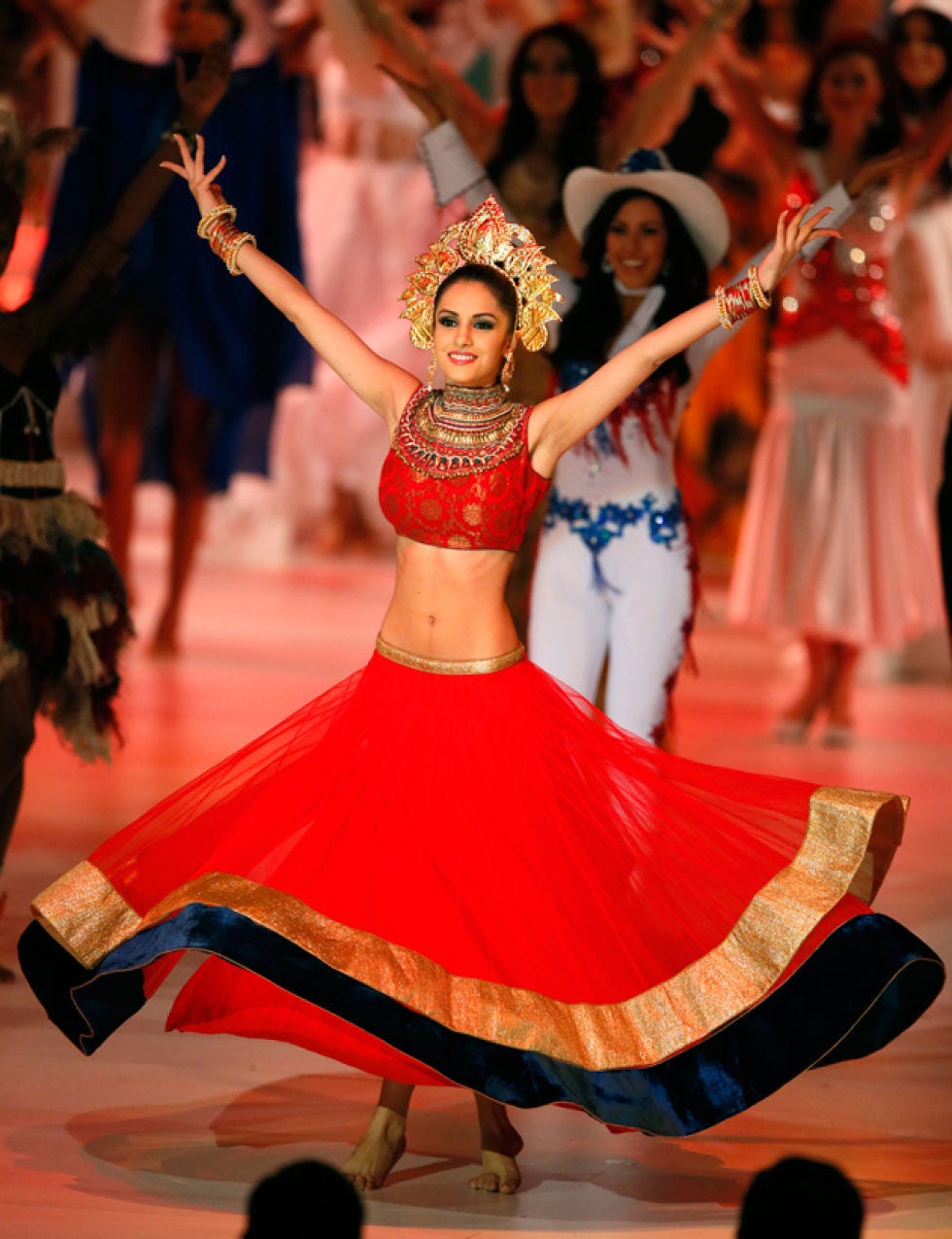 Entertainment, Event, Performing arts, Dancer, Abdomen, Performance, Artist, Trunk, Choreography, Performance art, 