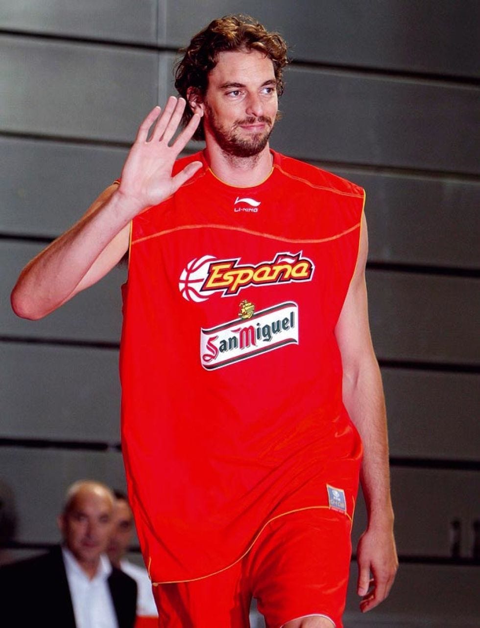 Sports uniform, Sportswear, Jersey, Uniform, Beard, Muscle, Facial hair, Sports jersey, Championship, Brown hair, 