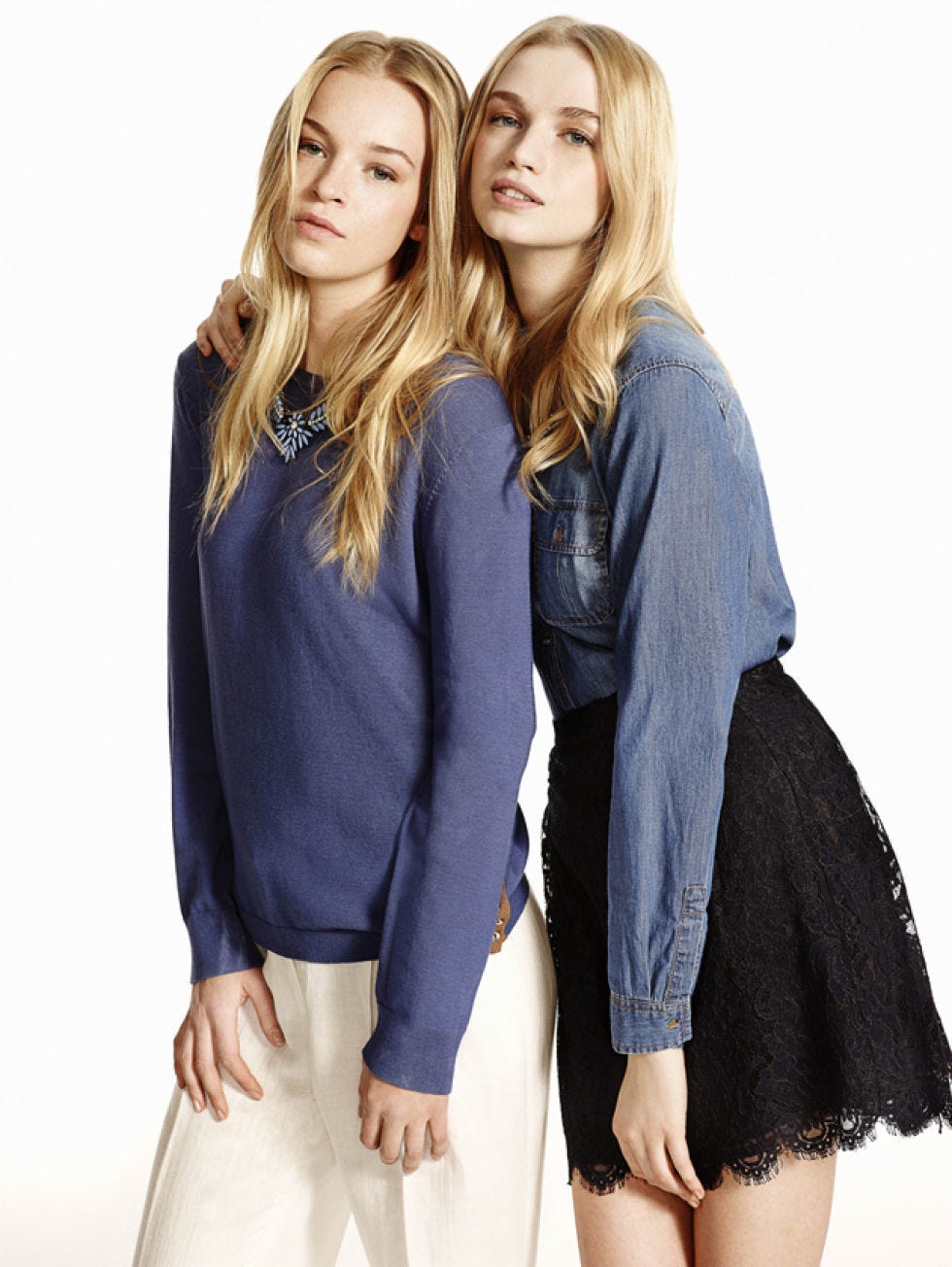 Clothing, Sleeve, Human body, Shoulder, Textile, Joint, Standing, Style, Waist, Fashion, 