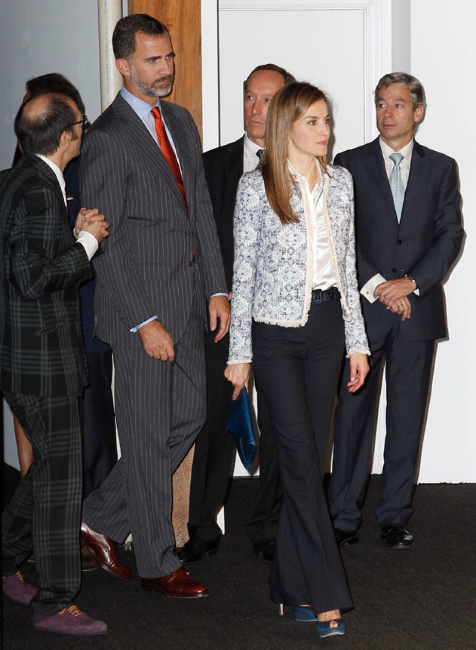 Clothing, Footwear, Coat, Dress shirt, Trousers, Collar, Suit trousers, Shirt, Standing, Outerwear, 
