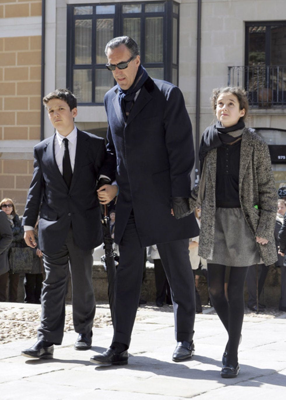 Clothing, Footwear, Leg, Coat, Trousers, Winter, Standing, Shirt, Collar, Shoe, 
