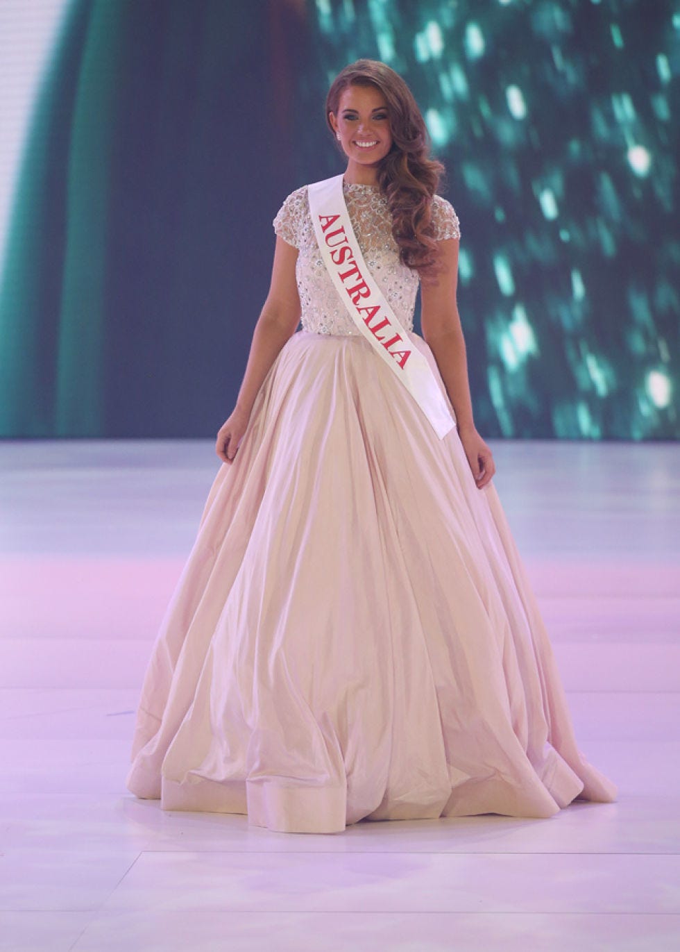 Shoulder, Fashion show, Formal wear, Dress, Fashion model, Flooring, Gown, Fashion, Jewellery, Beauty, 