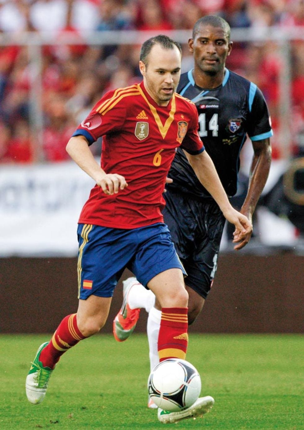 Footwear, Ball, Football, Soccer ball, Sports uniform, Jersey, Sports equipment, Shoe, Soccer player, Sportswear, 