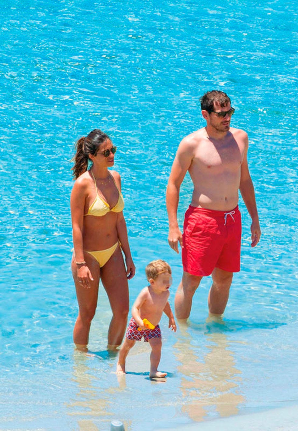 Fun, Human body, Water, Leisure, Standing, Summer, Goggles, Chest, Swimwear, People in nature, 