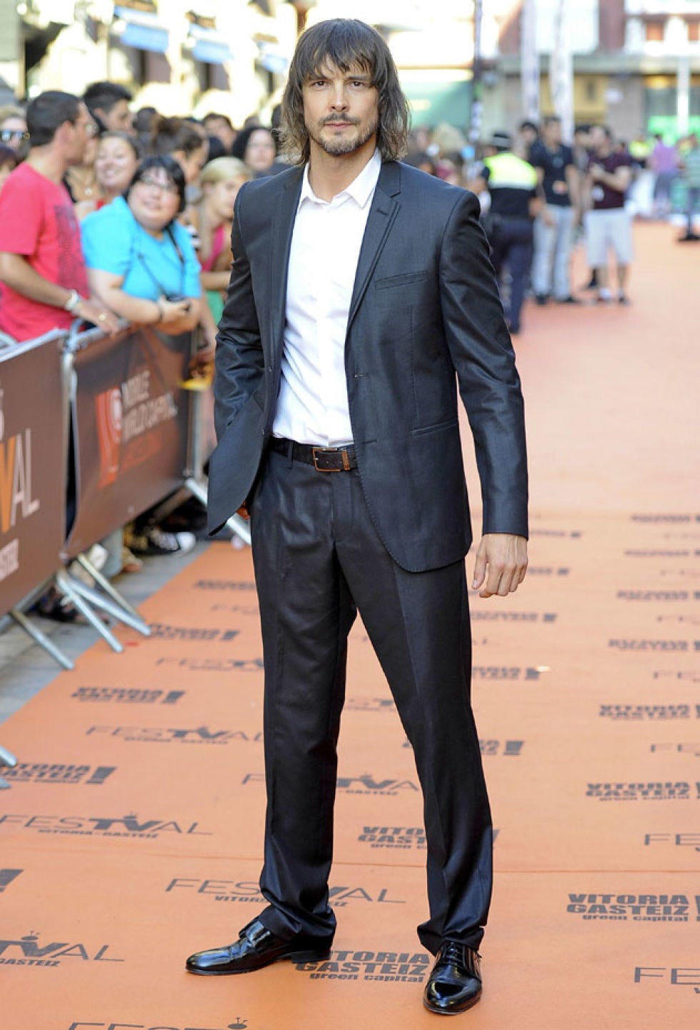 Sleeve, Dress shirt, Trousers, Coat, Collar, Shirt, Outerwear, Formal wear, Suit, Suit trousers, 