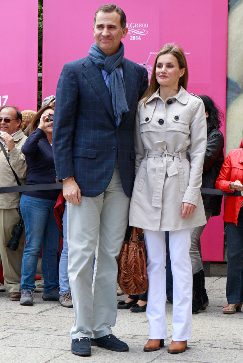 Clothing, Footwear, Leg, Trousers, Coat, Collar, Shirt, Outerwear, Jeans, Style, 