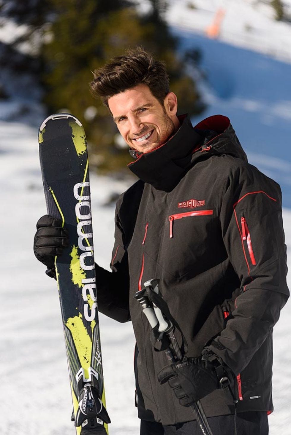 Winter, Recreation, Winter sport, Outerwear, Jacket, Snow, Outdoor recreation, Ski, Ski Equipment, Personal protective equipment, 