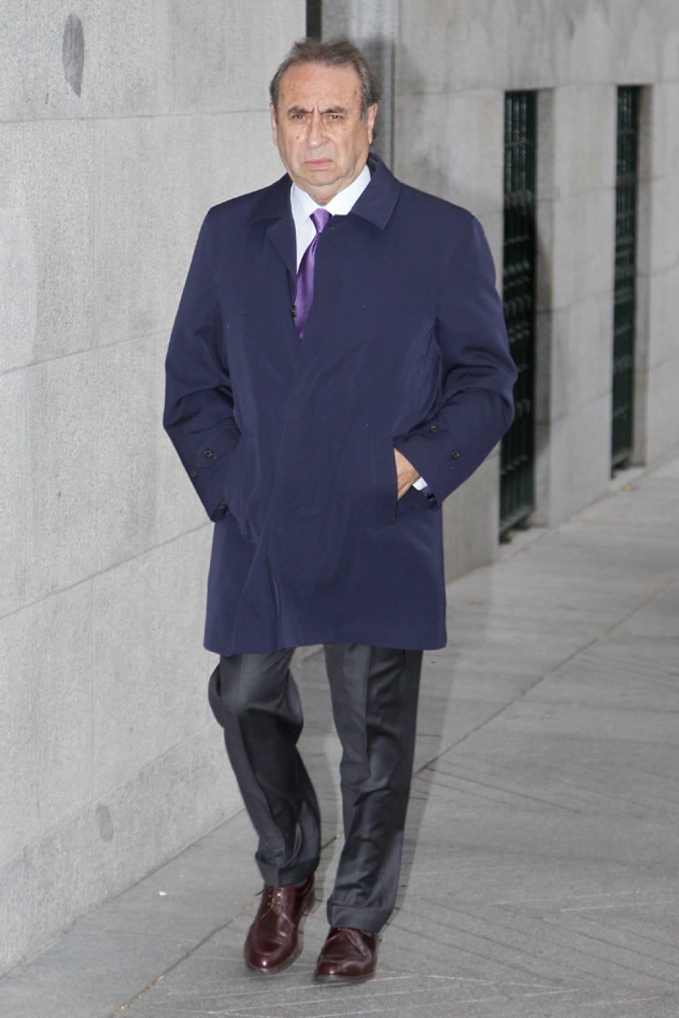 Clothing, Dress shirt, Collar, Sleeve, Textile, Coat, Shoe, Standing, Joint, Outerwear, 