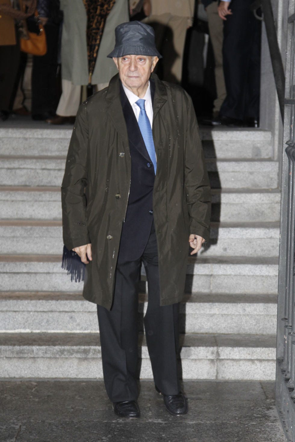 Clothing, Leg, Coat, Sleeve, Trousers, Collar, Standing, Suit trousers, Outerwear, Jacket, 