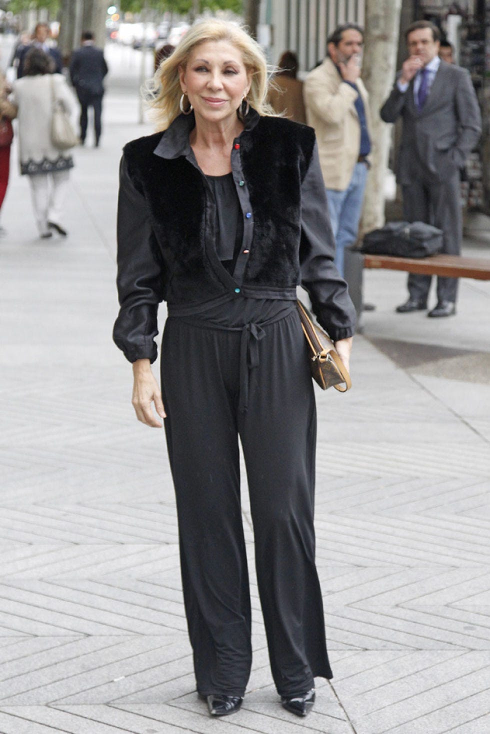Clothing, Footwear, Leg, Sleeve, Trousers, Outerwear, Standing, Coat, Style, Street fashion, 