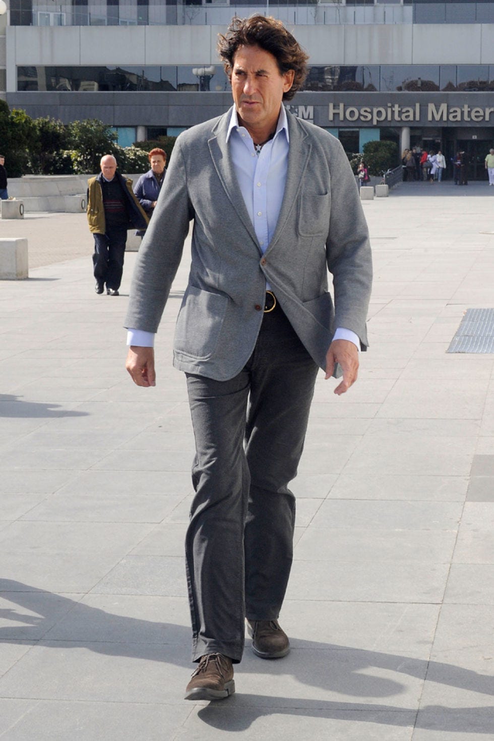 Clothing, Dress shirt, Collar, Sleeve, Trousers, Shirt, Standing, Outerwear, Coat, Pocket, 