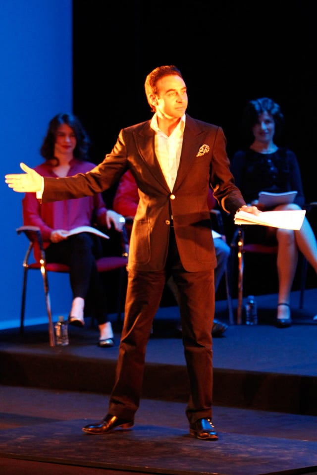 Footwear, Leg, Stage, Shoe, Performing arts, Suit trousers, heater, Performance, Drama, Scene, 