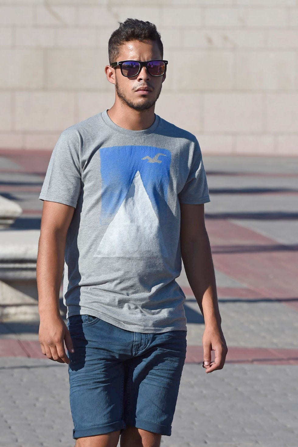 Clothing, Eyewear, Vision care, Blue, Sleeve, Denim, Shoulder, Standing, Joint, Sunglasses, 