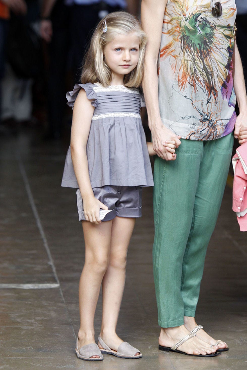 Clothing, Leg, Human leg, Joint, Style, Slipper, Dress, Fashion, Sandal, Foot, 