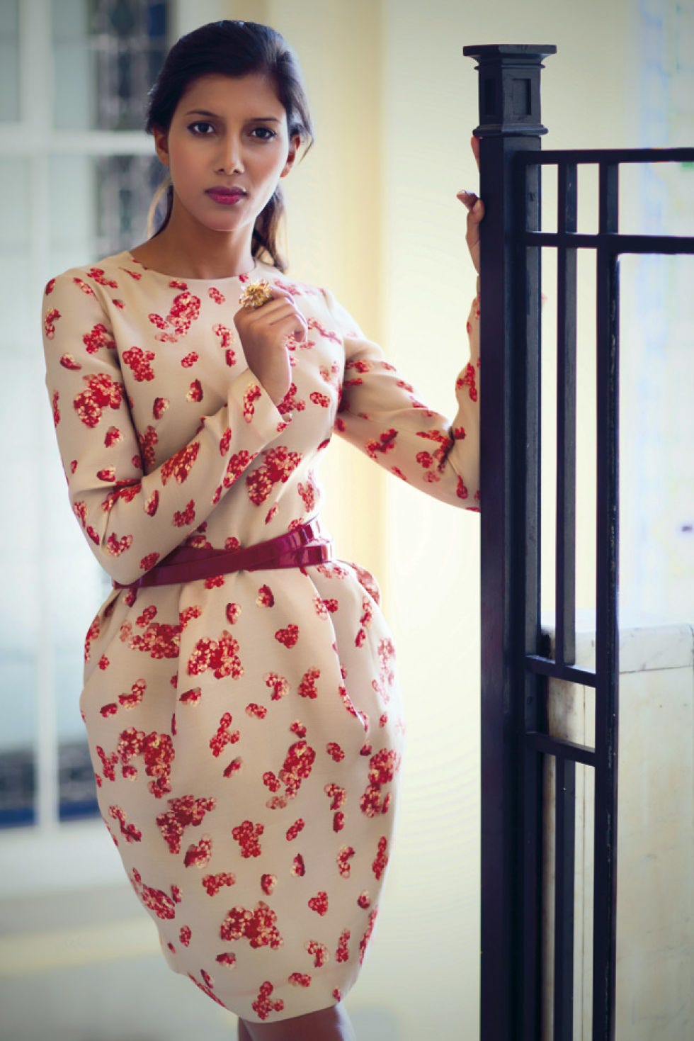 Sleeve, Shoulder, Style, Pattern, Fashion, Jewellery, Beauty, Neck, One-piece garment, Day dress, 
