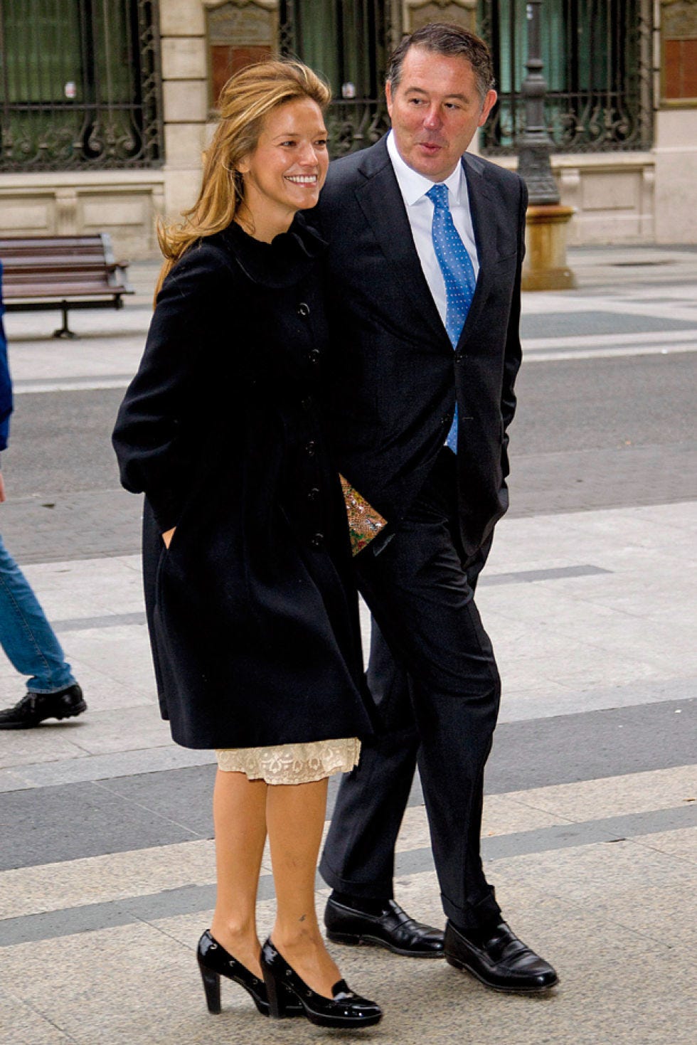 Clothing, Footwear, Coat, Trousers, Collar, Bench, Shirt, Standing, Outerwear, Dress shirt, 