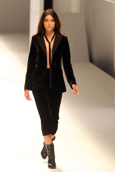 Clothing, Sleeve, Collar, Shoulder, Joint, Outerwear, Human leg, Fashion show, Style, Knee, 