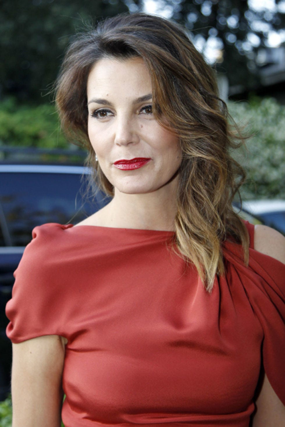 Hair, Lip, Mouth, Hairstyle, Shoulder, Red, Eyelash, Beauty, Neck, Dress, 