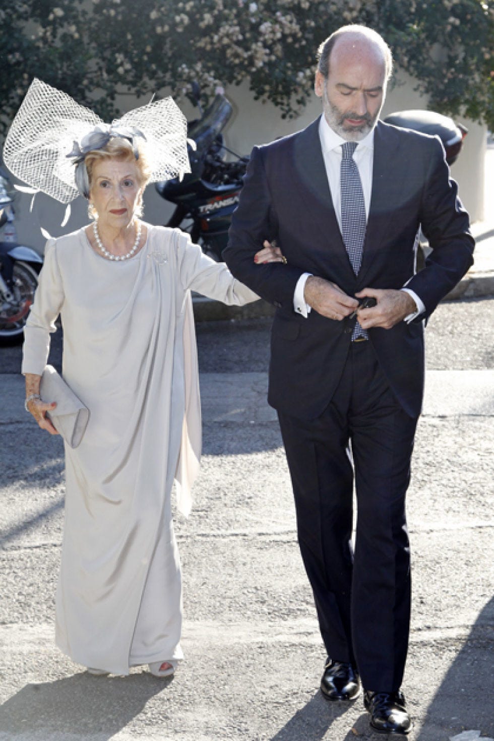 Clothing, Coat, Trousers, Collar, Suit trousers, Standing, Outerwear, Suit, Formal wear, Style, 