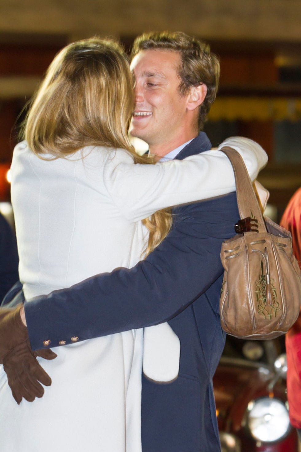 Happy, Bag, Interaction, Romance, Love, Luggage and bags, Gesture, Hug, Honeymoon, Greeting, 