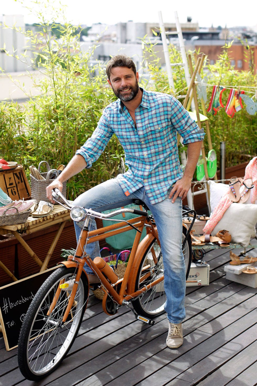 Tire, Wheel, Bicycle wheel rim, Bicycle wheel, Bicycle tire, Shoe, Bicycle, Shirt, Bicycle accessory, Bicycle frame, 