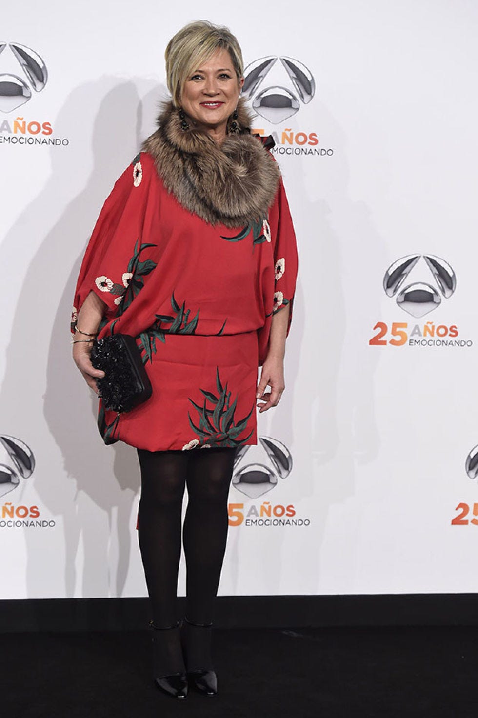 Logo, Tights, Fur, Costume accessory, Leggings, Fashion design, Makeover, Natural material, Glove, Animal product, 