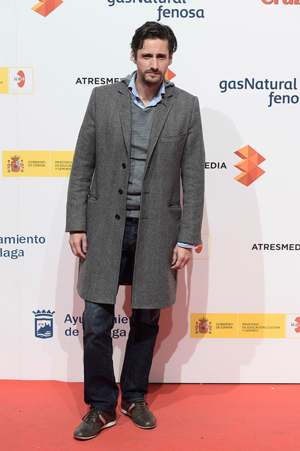 Sleeve, Collar, Flooring, Coat, Outerwear, Style, Premiere, Blazer, Orange, Carpet, 