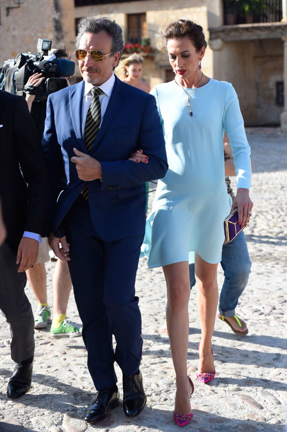 Clothing, Footwear, Leg, Trousers, Coat, Shirt, Standing, Outerwear, Formal wear, Suit, 