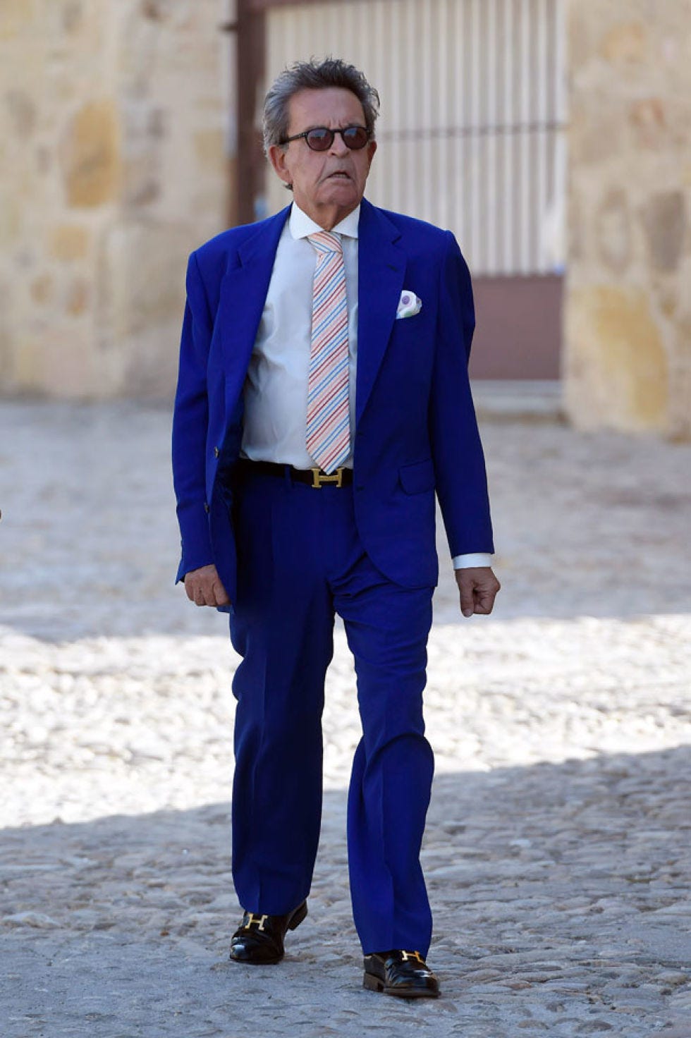 Clothing, Blue, Dress shirt, Collar, Coat, Sleeve, Trousers, Pocket, Shirt, Standing, 