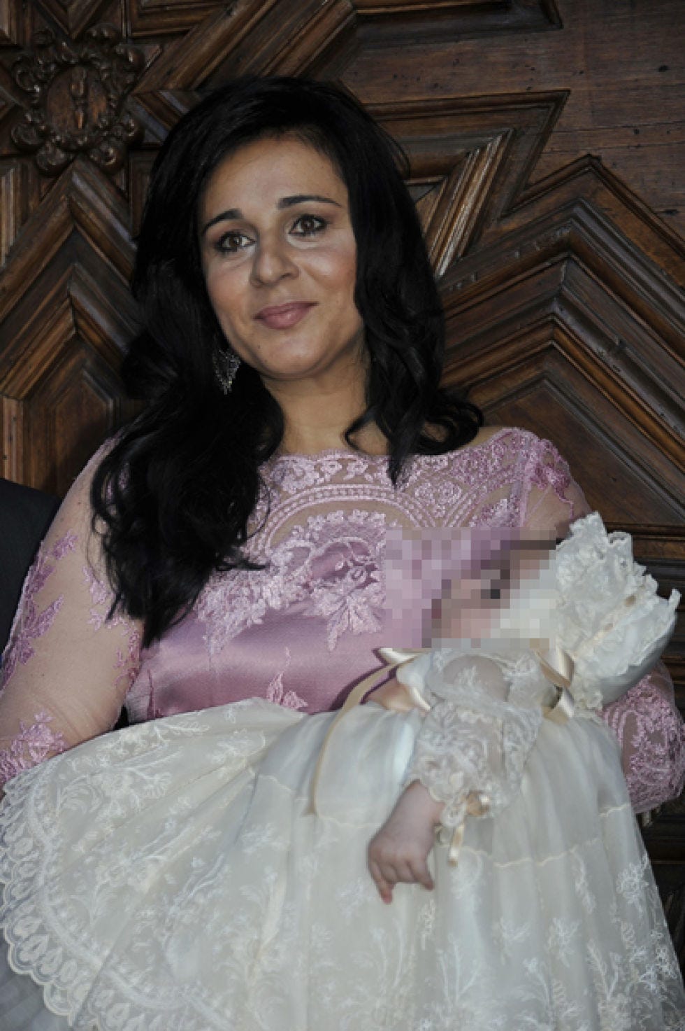 Clothing, Eye, Dress, Textile, Formal wear, Iris, Black hair, Beauty, Day dress, Embellishment, 
