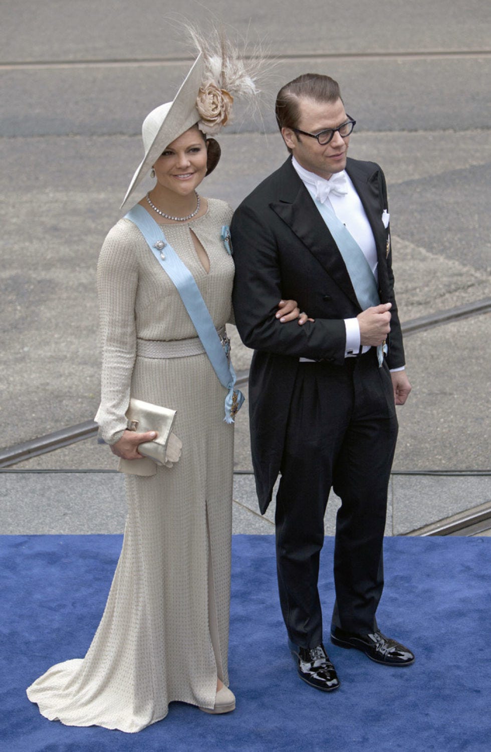 Face, Coat, Trousers, Shirt, Suit, Outerwear, Standing, Formal wear, Style, Suit trousers, 