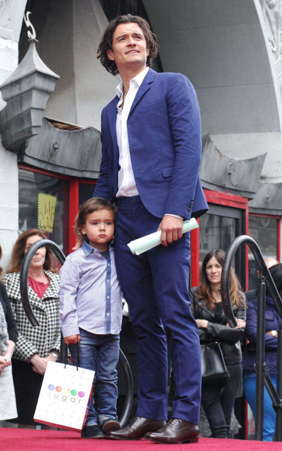 Hair, Trousers, Jeans, Outerwear, Jacket, Coat, Denim, Fashion, Luggage and bags, Blazer, 