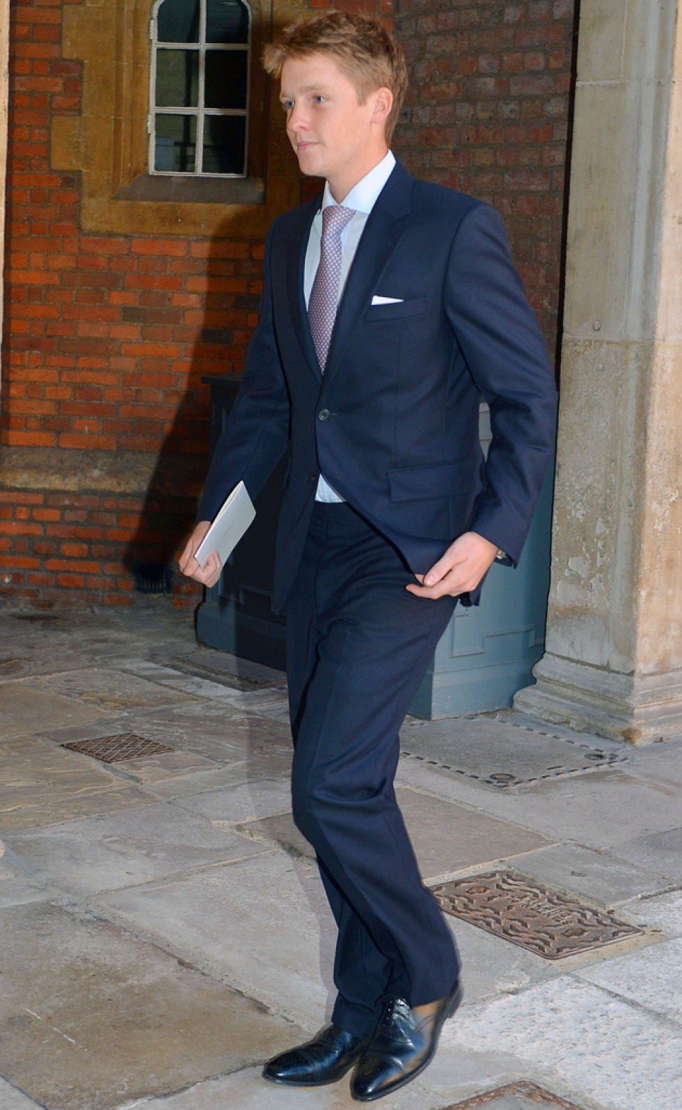 Clothing, Coat, Brown, Dress shirt, Collar, Trousers, Human body, Suit trousers, Shirt, Standing, 