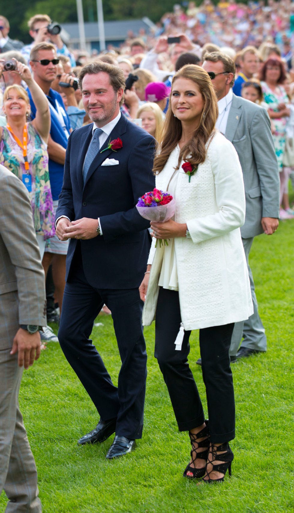 Trousers, Shoe, Coat, Shirt, Outerwear, Suit trousers, Crowd, Suit, Fashion, Blazer, 