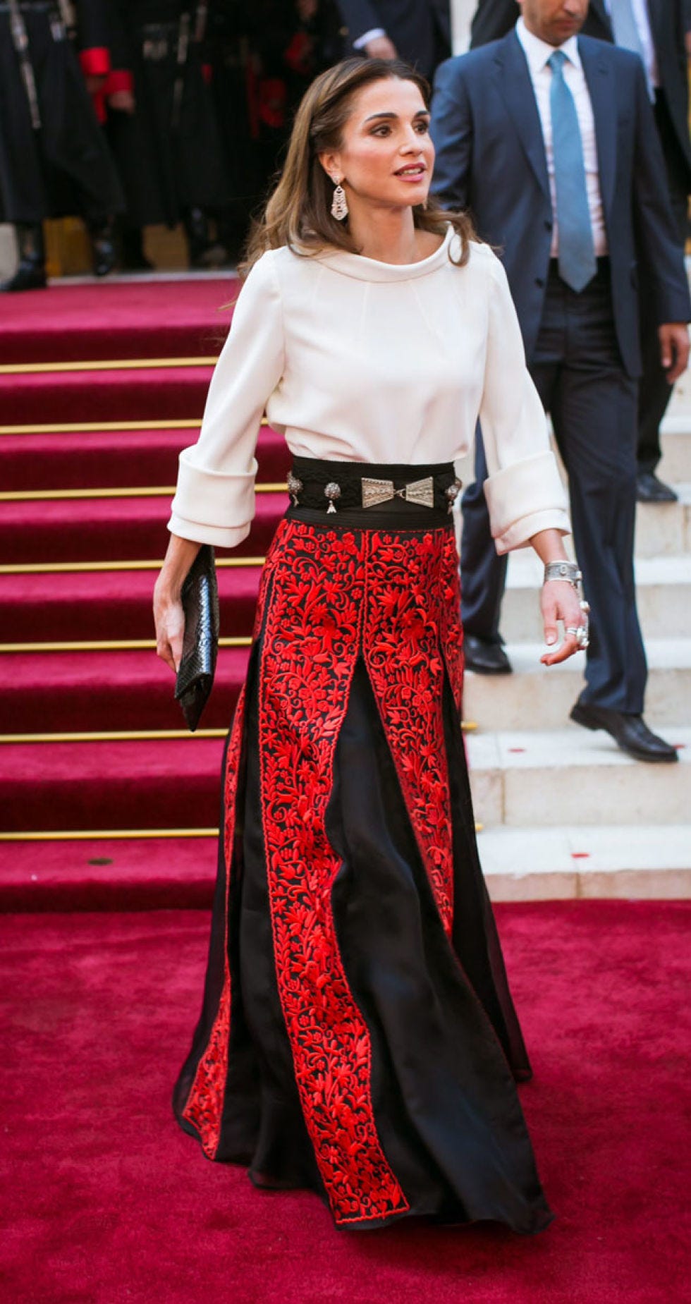 Clothing, Carpet, Fashion model, Fashion, Red carpet, Flooring, Dress, Haute couture, Gown, Waist, 