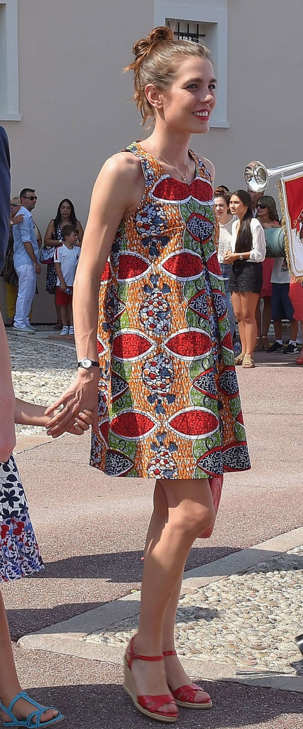 Clothing, Dress, Street fashion, Fashion, Footwear, Leg, Shoulder, Cocktail dress, Eyewear, Human leg, 
