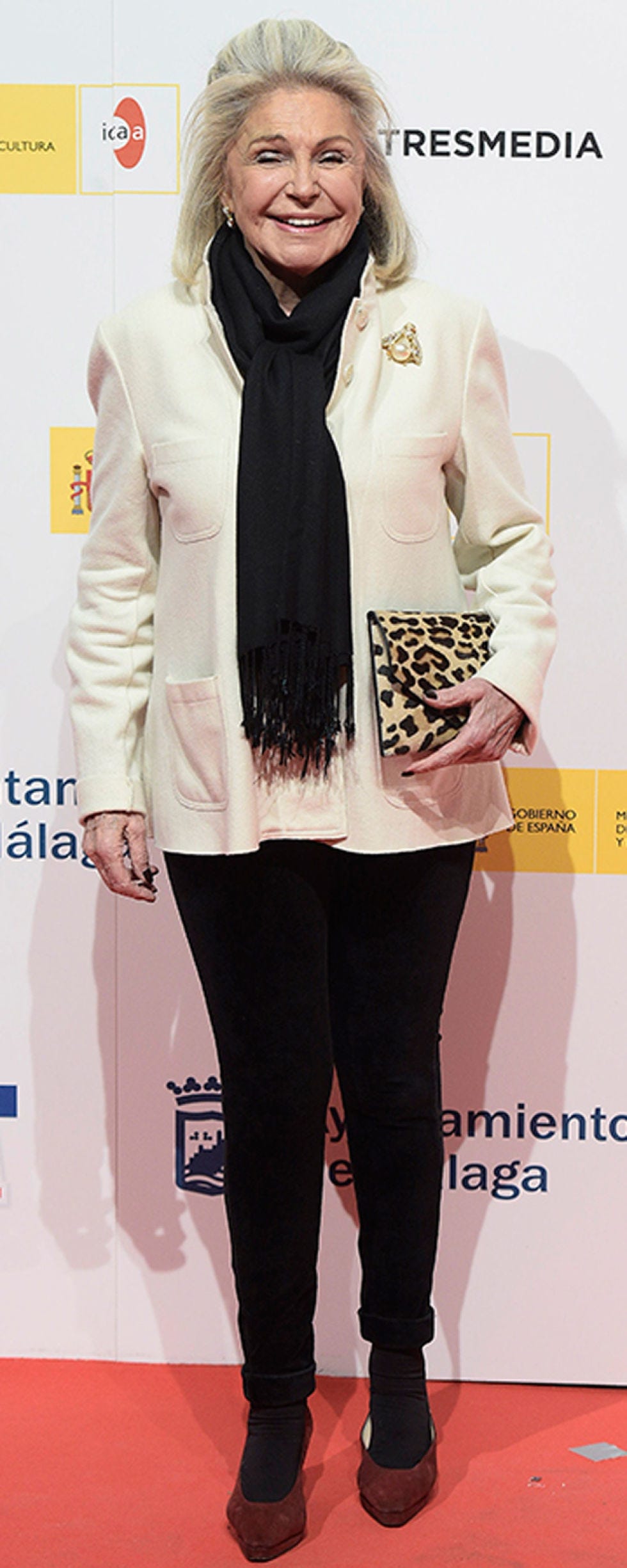Clothing, Product, Collar, Sleeve, Textile, Coat, Outerwear, White, Pattern, Style, 