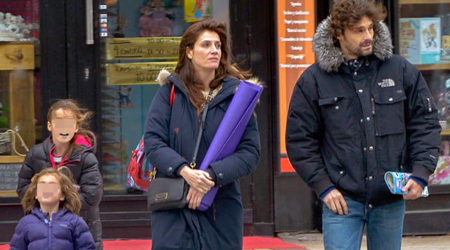 Hair, Head, Nose, Jacket, Human body, Winter, Outerwear, Mammal, Coat, Bag, Hair, Head, Nose, Jacket, Human body, Winter, Outerwear, Mammal, Coat, Bag,