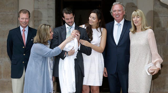 Hair, Face, Smile, People, Event, Trousers, Coat, Shirt, Dress shirt, Suit trousers, 