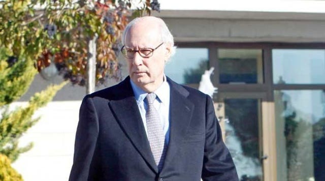Clothing, Eyewear, Glasses, Vision care, Coat, Dress shirt, Collar, Shirt, Suit, Photograph, 
