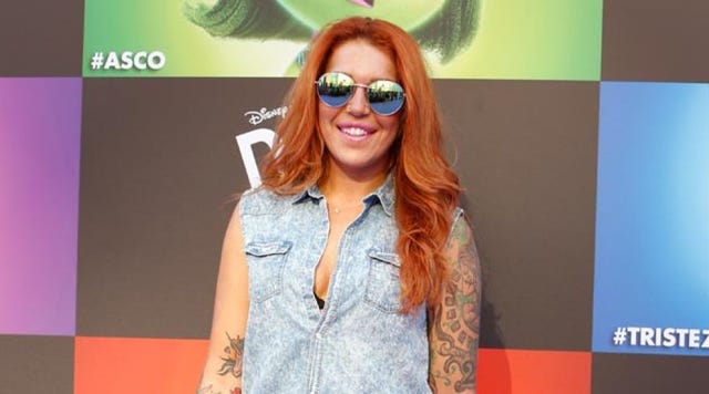 Clothing, Eyewear, Glasses, Vision care, Smile, Hairstyle, Sleeve, Sunglasses, Facial expression, Style, 