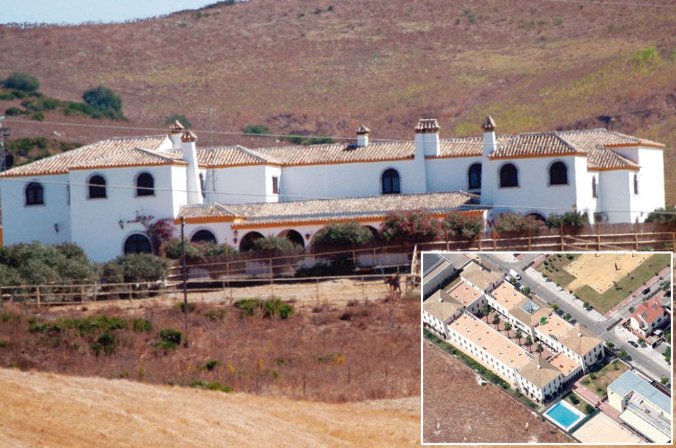 Property, Land lot, House, Real estate, Residential area, Urban design, Roof, Estate, Village, Villa, 