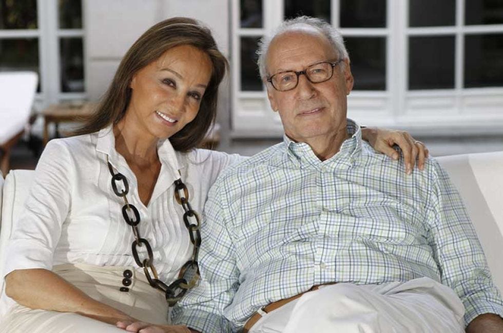 Eyewear, Vision care, Glasses, Dress shirt, Sitting, Comfort, Necklace, Transparent material, Wrinkle, Belt, 