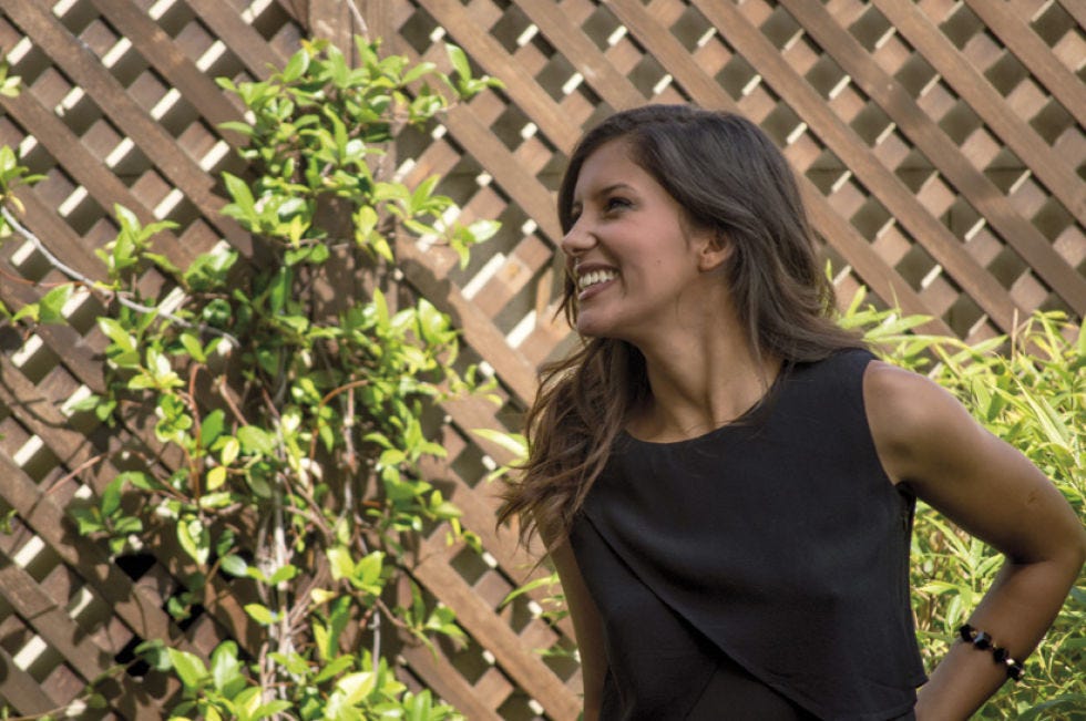 Mouth, Shoulder, Sleeveless shirt, People in nature, Brown hair, Chest, Long hair, Active tank, Mesh, Home fencing, 
