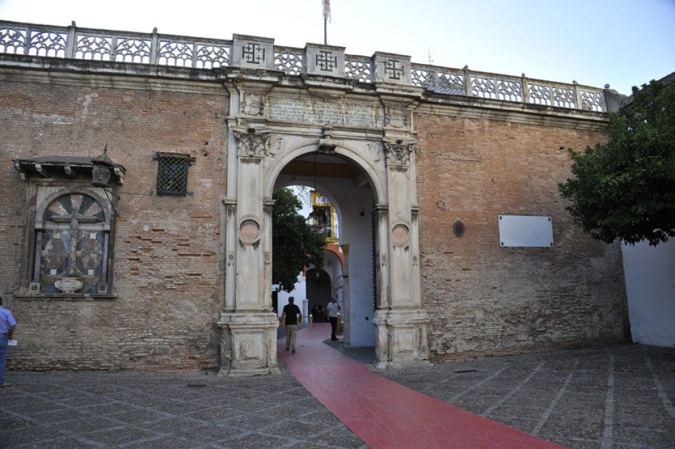 Architecture, Arch, Sidewalk, Cobblestone, Walkway, Arcade, Medieval architecture, Stone wall, Driveway, 