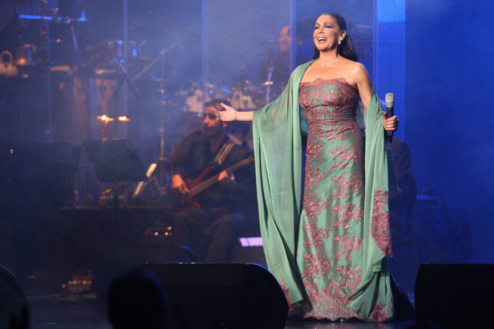 Entertainment, Performing arts, Dress, Formal wear, Performance, Stage, Public event, Music venue, Artist, Gown, 