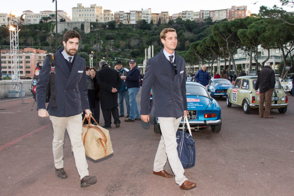 Footwear, Trousers, Outerwear, Coat, Bag, Luggage and bags, Suit, Travel, Street fashion, Blazer, 