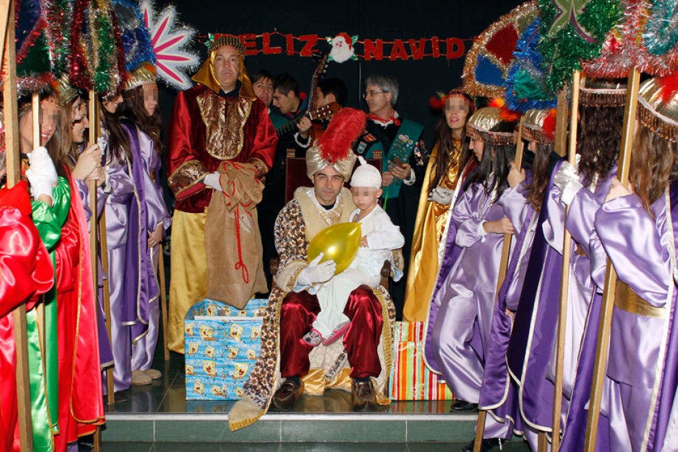 Tradition, Headgear, Temple, Ritual, Ceremony, Costume, Festival, Decoration, Sun hat, Rite, 