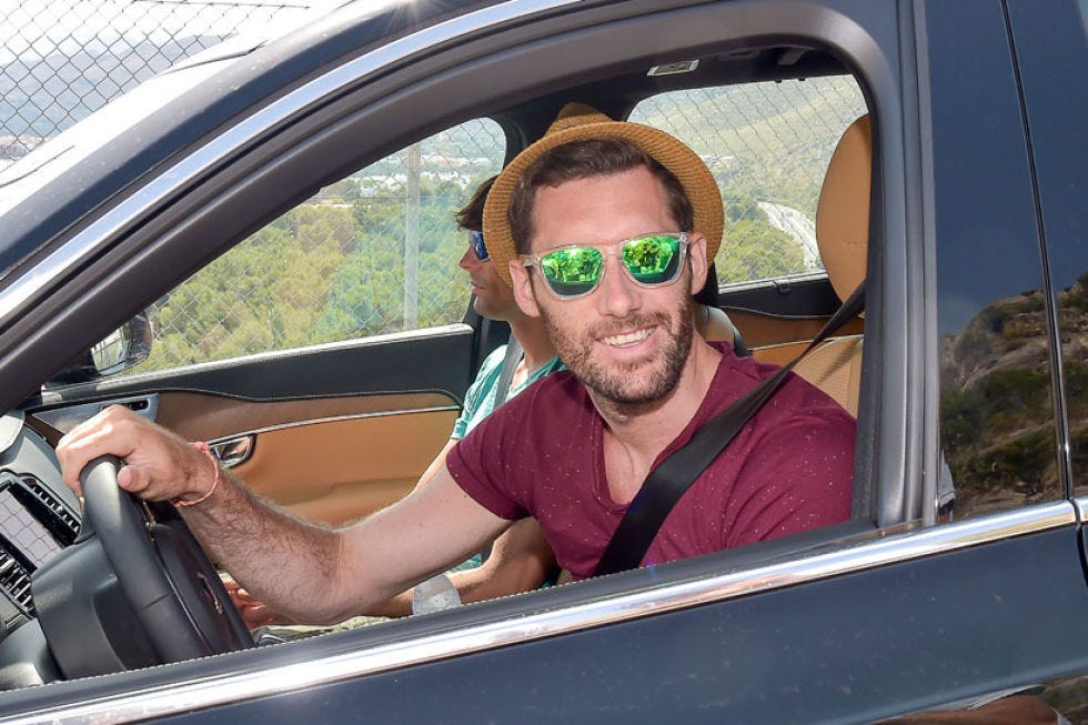 Eyewear, Motor vehicle, Vision care, Goggles, Vehicle, Automotive design, Land vehicle, Vehicle door, Sunglasses, Car seat, 